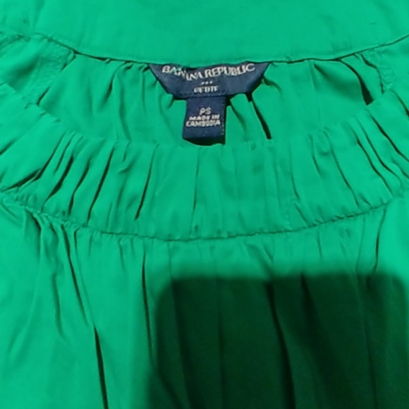 🎆Green ruffled elastic banana republic top🎆 - Picture 3 of 4